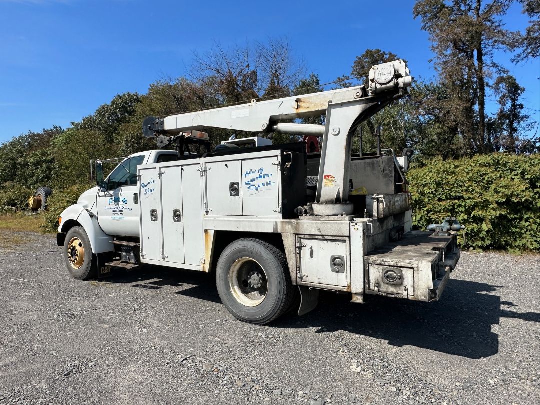 2003 FORD F650 Service Truck - Image 2